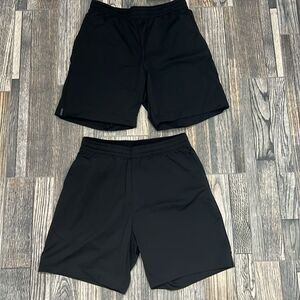 🔥🔥 (2) UNIQLO Elastic Waist Polyester GYM Shorts Men Size Medium - PERFECT